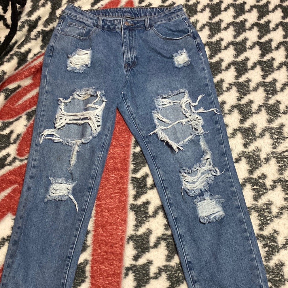 Hi! i’m selling these jeans because they were to big.